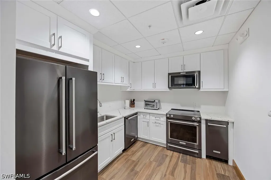 6075 Pelican Bay Boulevard Naples FL 34108