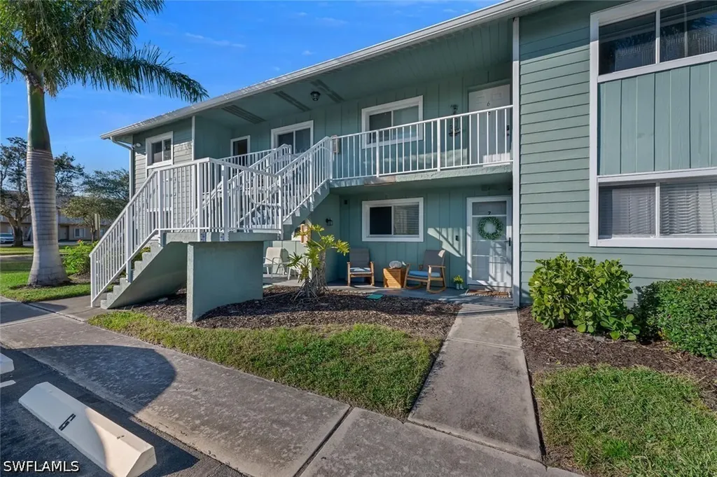 154 Cypress Way E Naples FL 34110