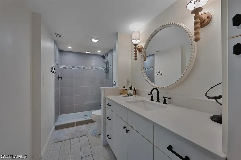 154 Cypress Way E Naples FL 34110