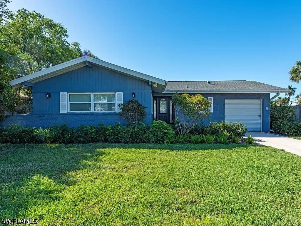 2772 Bayview Drive Naples FL 34112