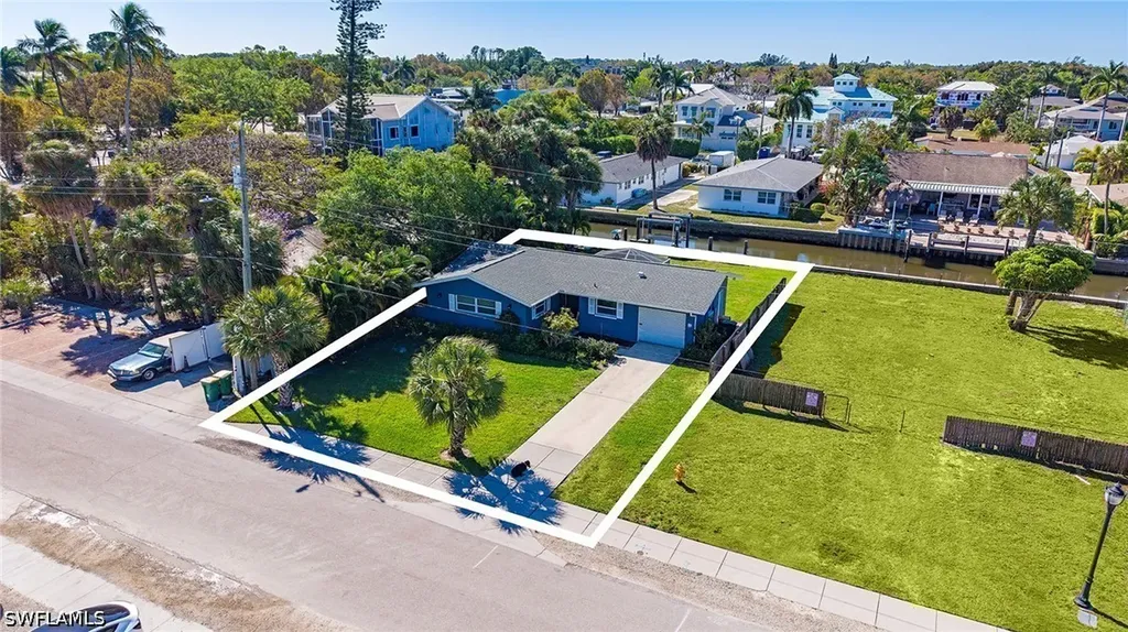 2772 Bayview Drive Naples FL 34112