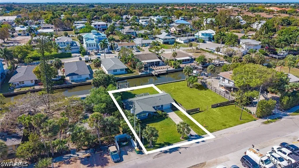 2772 Bayview Drive Naples FL 34112