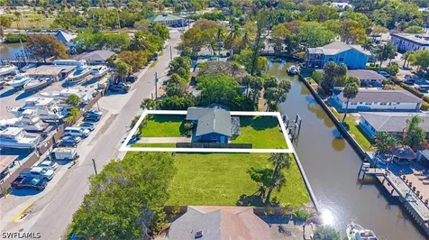 2772 Bayview Drive Naples FL 34112