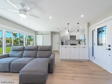 2772 Bayview Drive Naples FL 34112