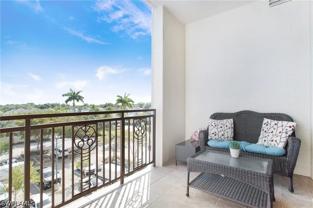 9123 Strada Place Naples FL 34108