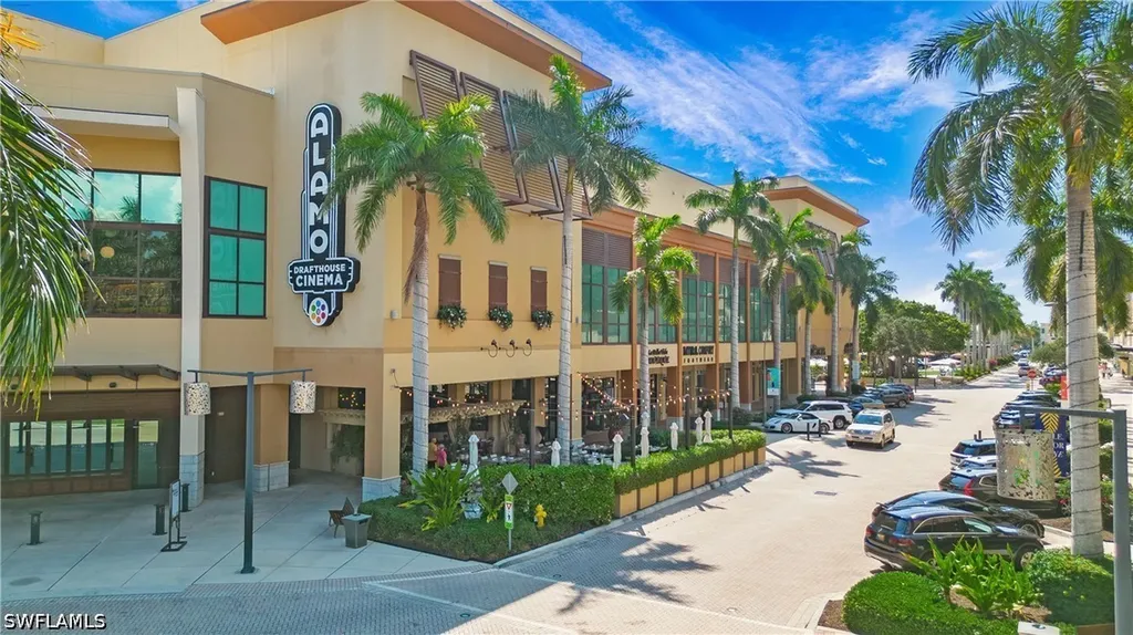 9123 Strada Place Naples FL 34108