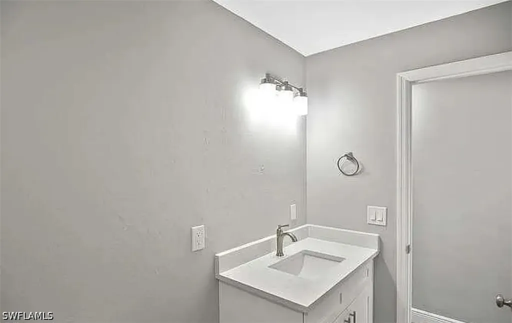 5457 9th Avenue Fort Myers FL 33907