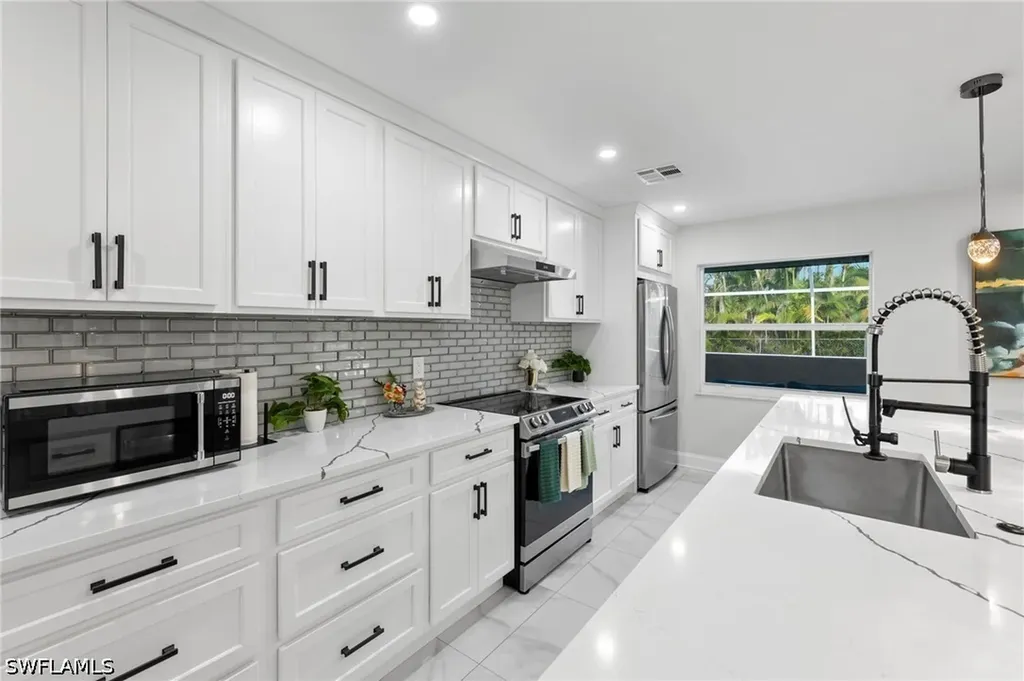 5211 Pocatella Court Cape Coral FL 33904