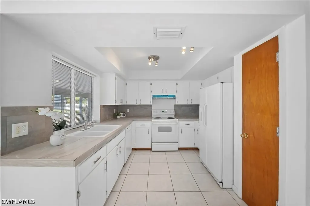 624 SE 35th Street Cape Coral FL 33904