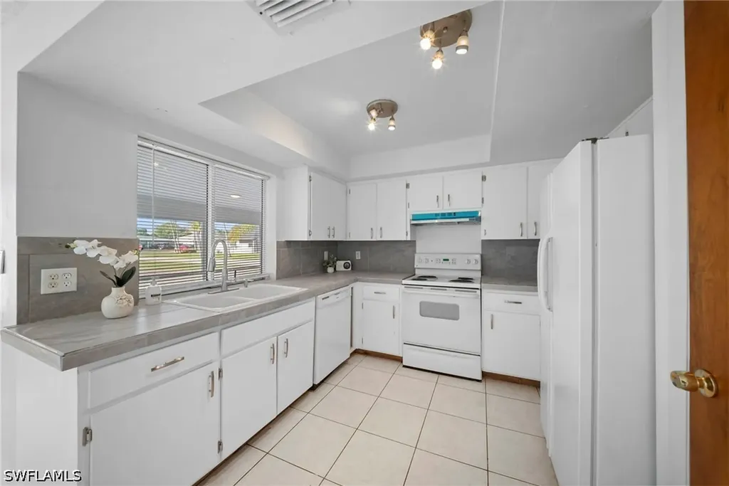 624 SE 35th Street Cape Coral FL 33904