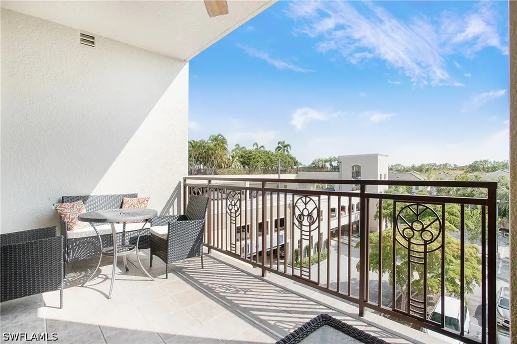 9123 Strada Place Naples FL 34108