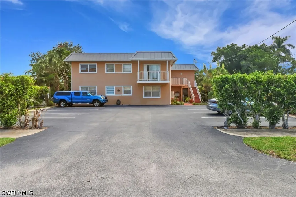 1195 Clam Court Naples FL 34102