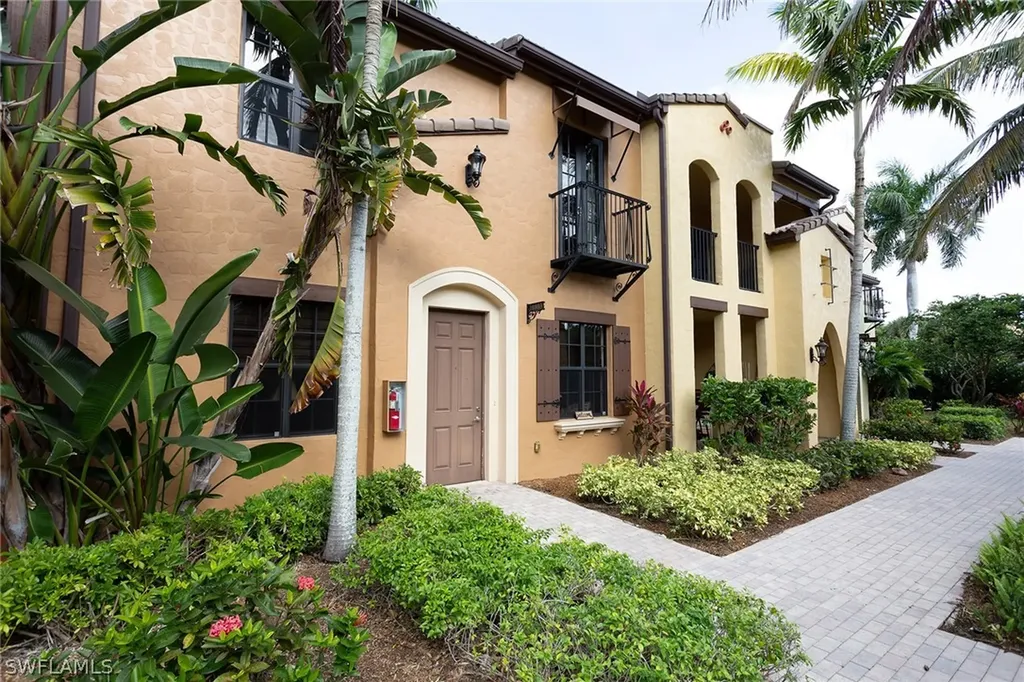 9088 Chula Vista Street Naples FL 34113