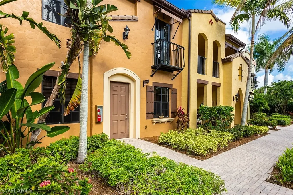 9088 Chula Vista Street Naples FL 34113