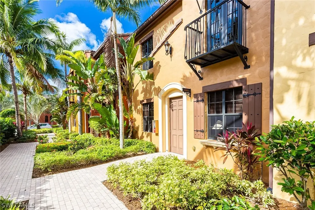 9088 Chula Vista Street Naples FL 34113
