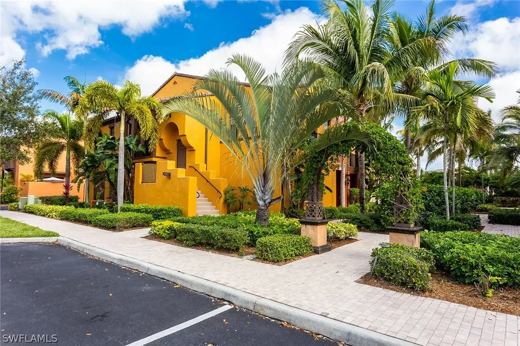 9088 Chula Vista Street Naples FL 34113