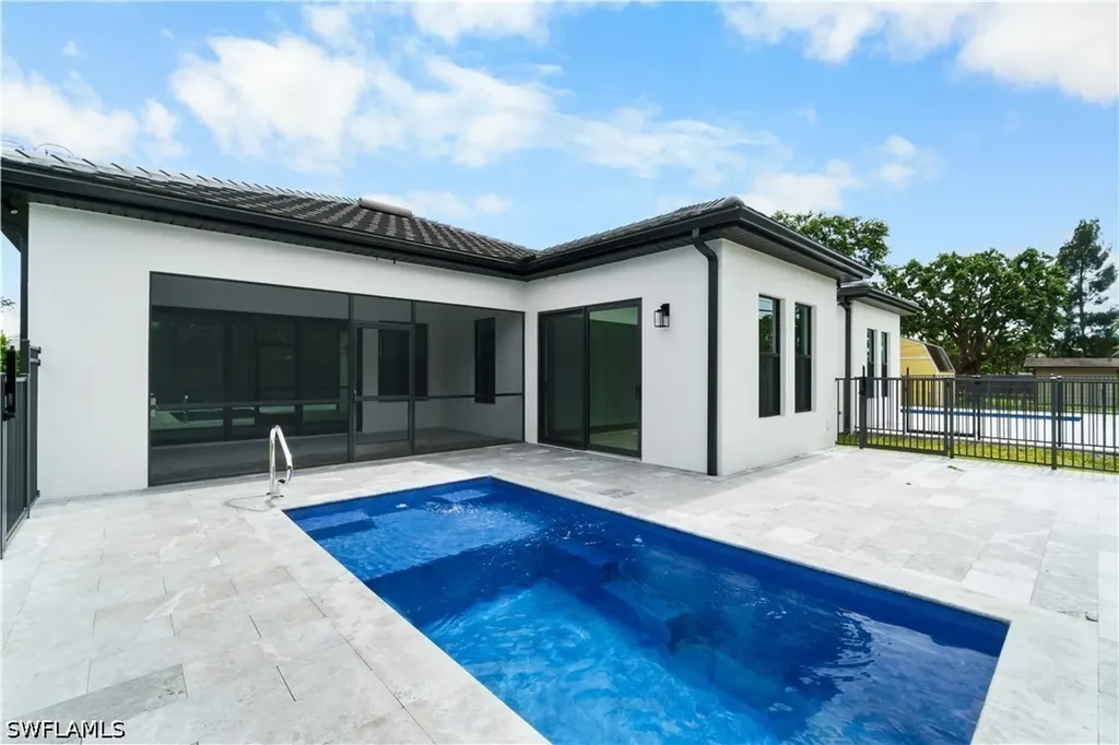 837 91st Avenue N Naples FL 34108