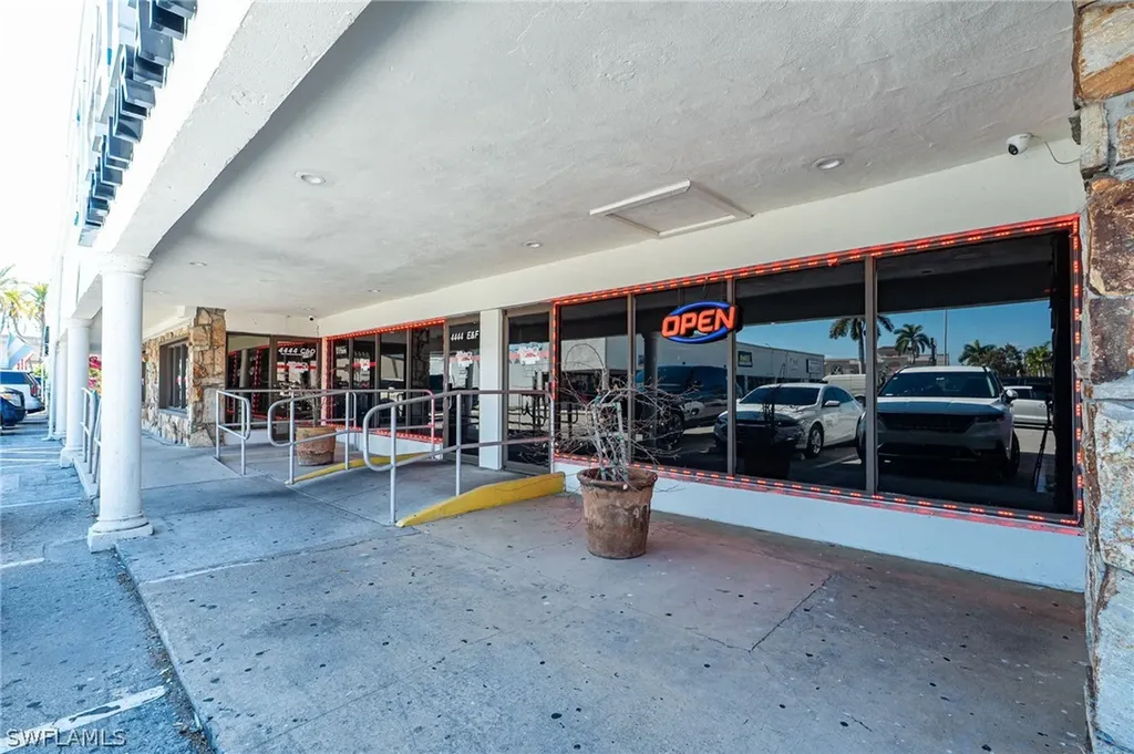 4434-4458 Cleveland Avenue Fort Myers FL 33901