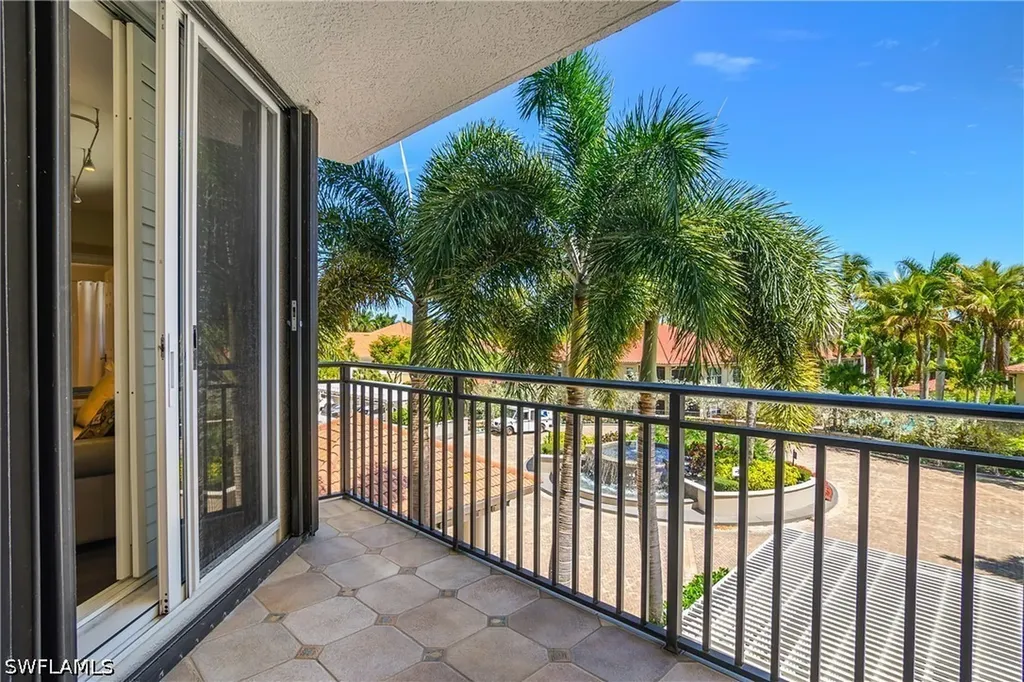 7225 Pelican Bay Boulevard Naples FL 34108