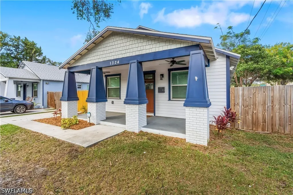 1324 E Giddens Avenue Tampa FL 33603