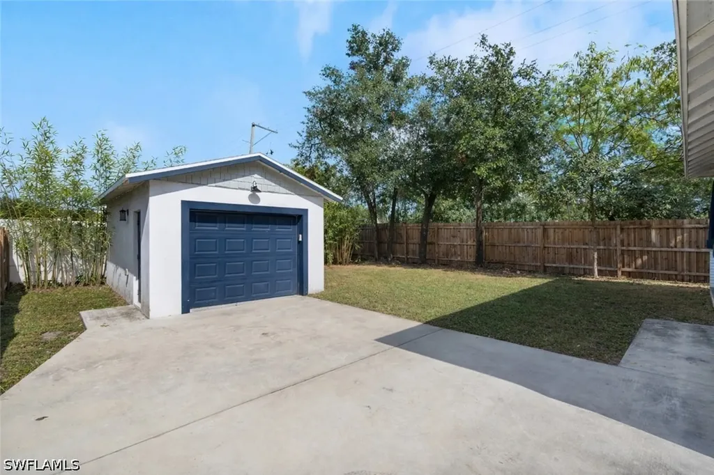 1324 E Giddens Avenue Tampa FL 33603