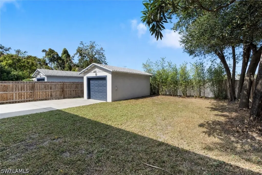 1324 E Giddens Avenue Tampa FL 33603