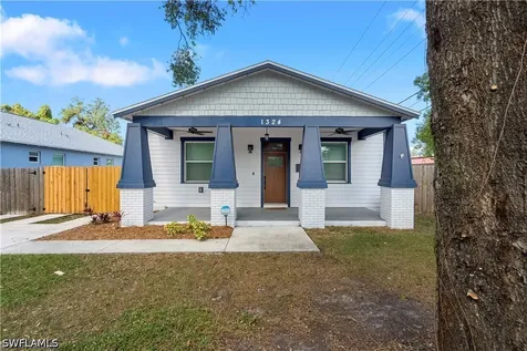 1324 E Giddens Avenue Tampa FL 33603