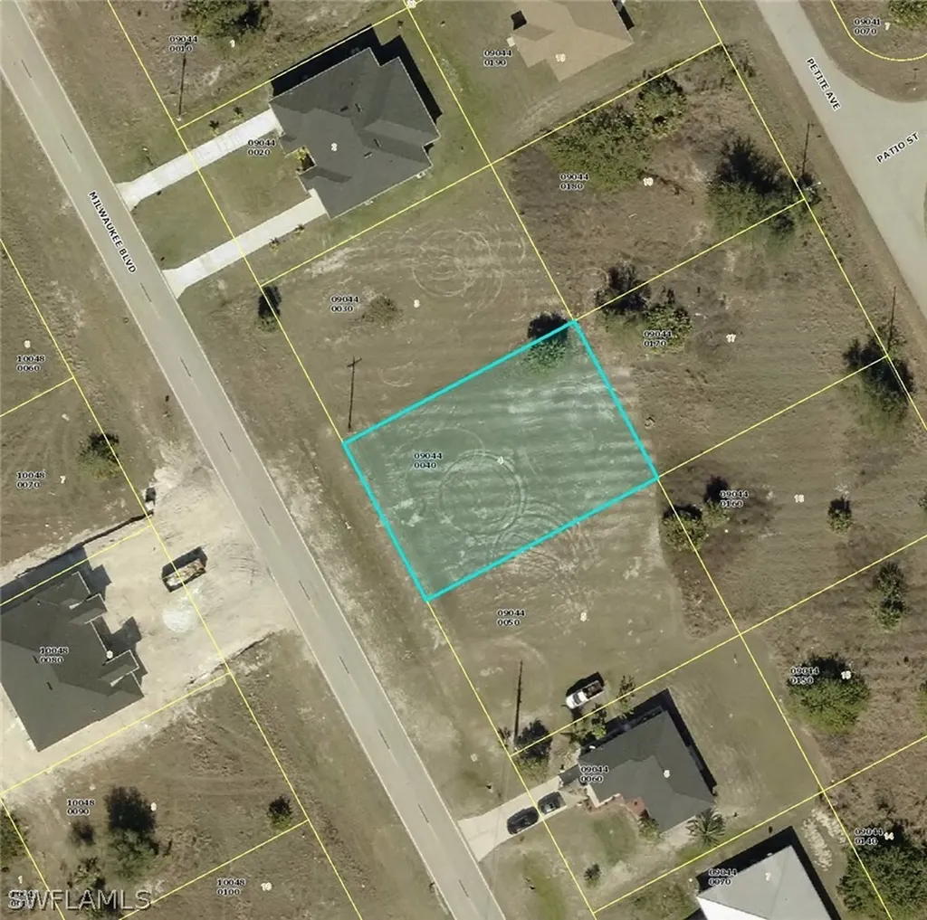 123/125 Milwaukee Boulevard Lehigh Acres FL 33974