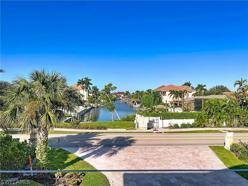 10242 Vanderbilt Drive Naples FL 34108