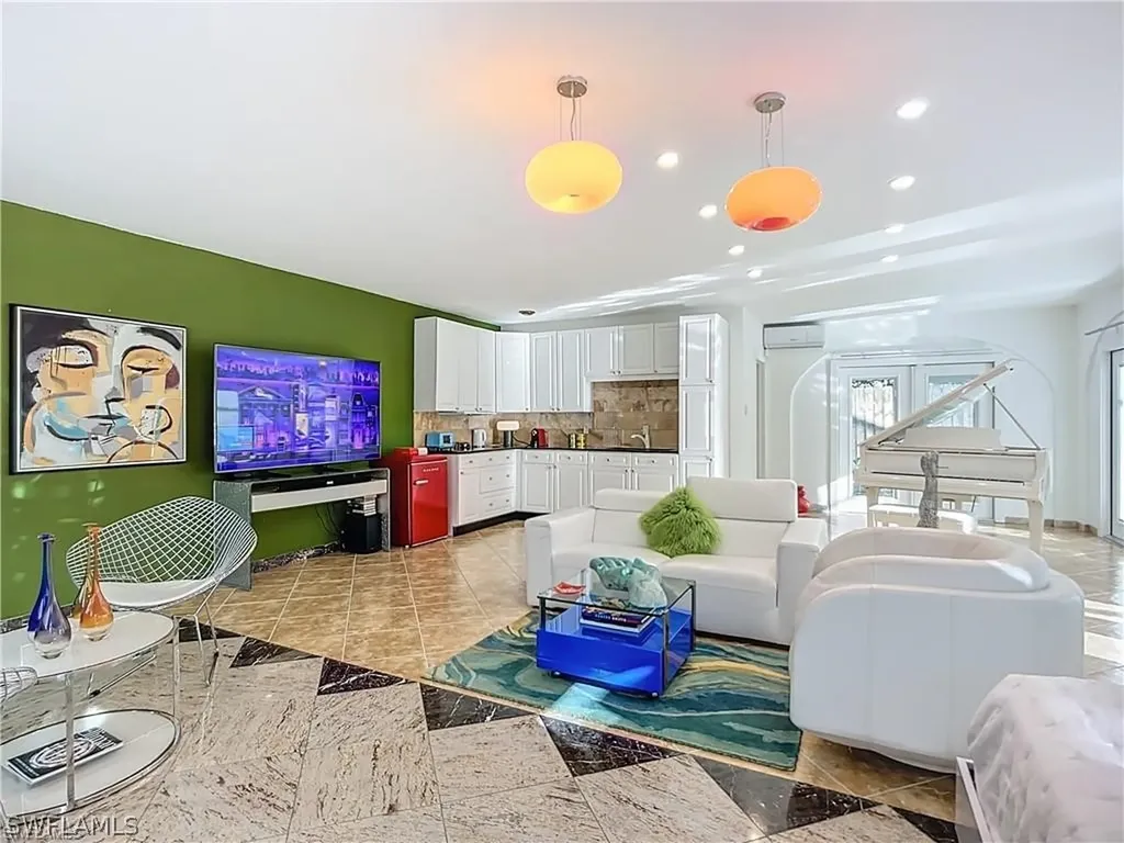 10242 Vanderbilt Drive Naples FL 34108