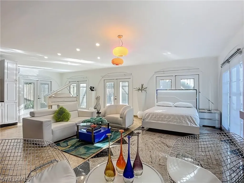 10242 Vanderbilt Drive Naples FL 34108