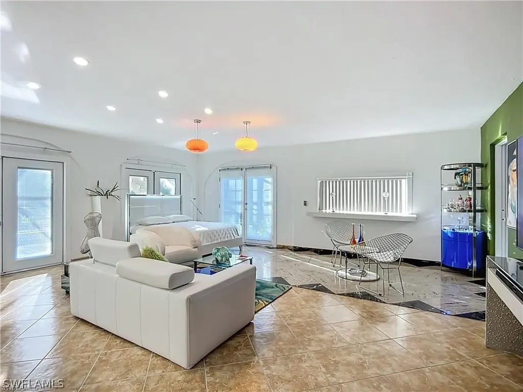 10242 Vanderbilt Drive Naples FL 34108