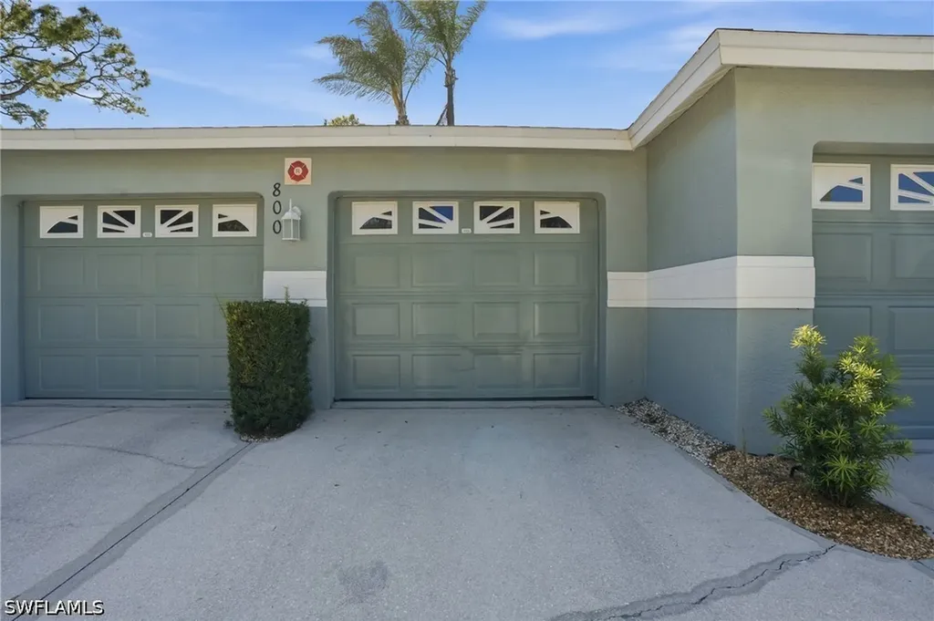 800 New Waterford Drive Naples FL 34104