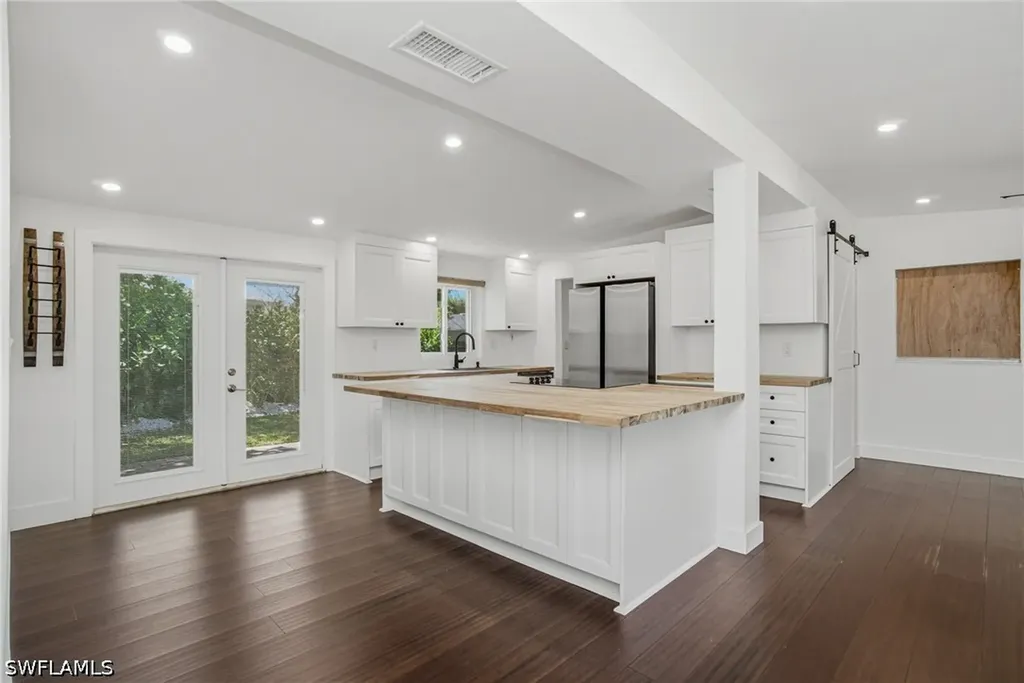 2300 Estey Avenue Naples FL 34104