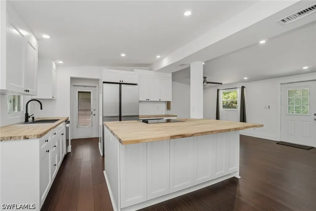 2300 Estey Avenue Naples FL 34104