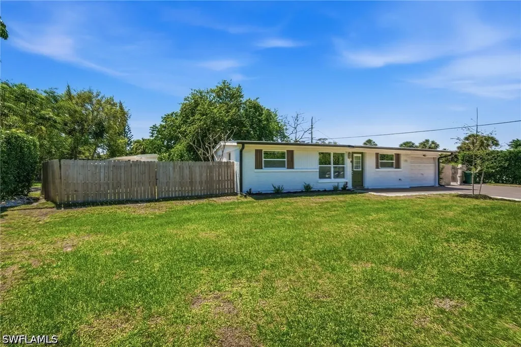 2300 Estey Avenue Naples FL 34104