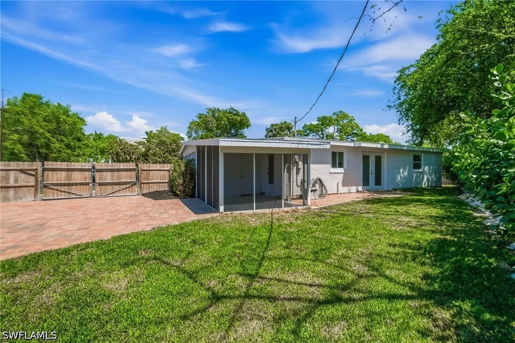 2300 Estey Avenue Naples FL 34104