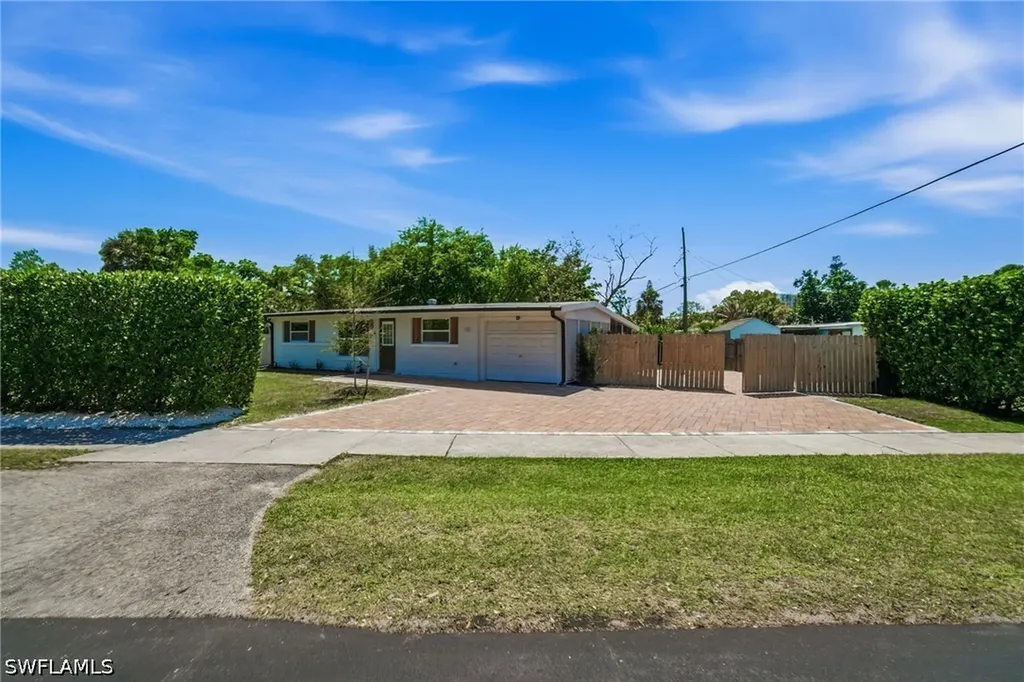 2300 Estey Avenue Naples FL 34104