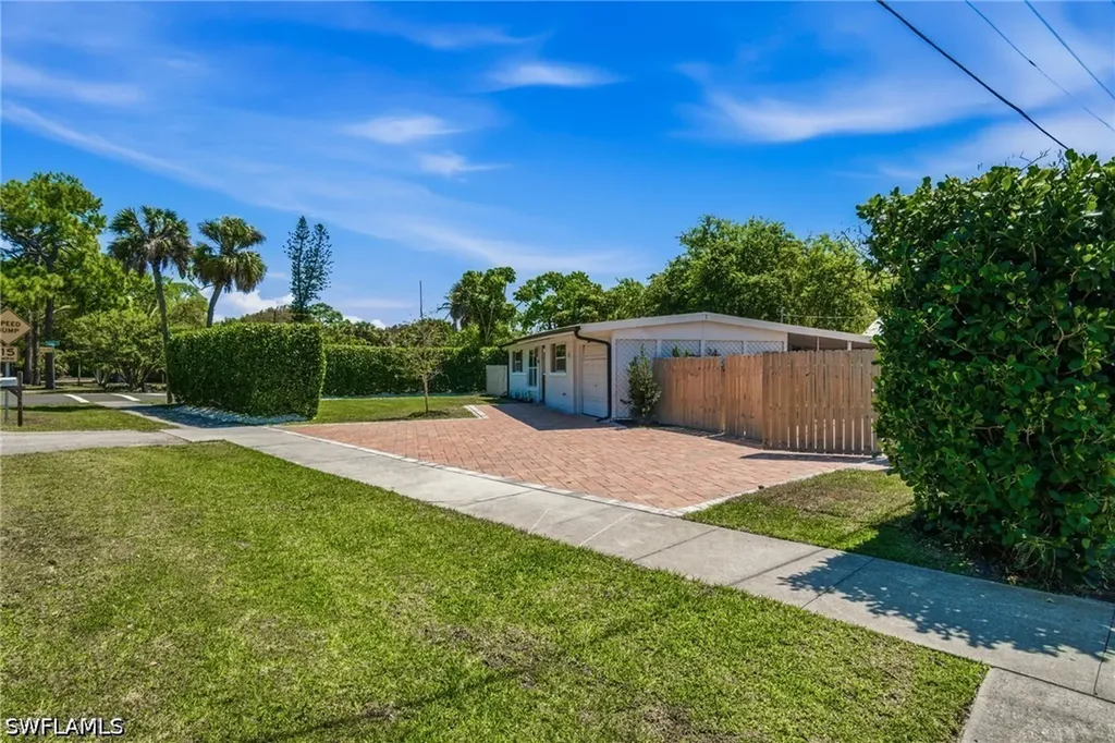 2300 Estey Avenue Naples FL 34104