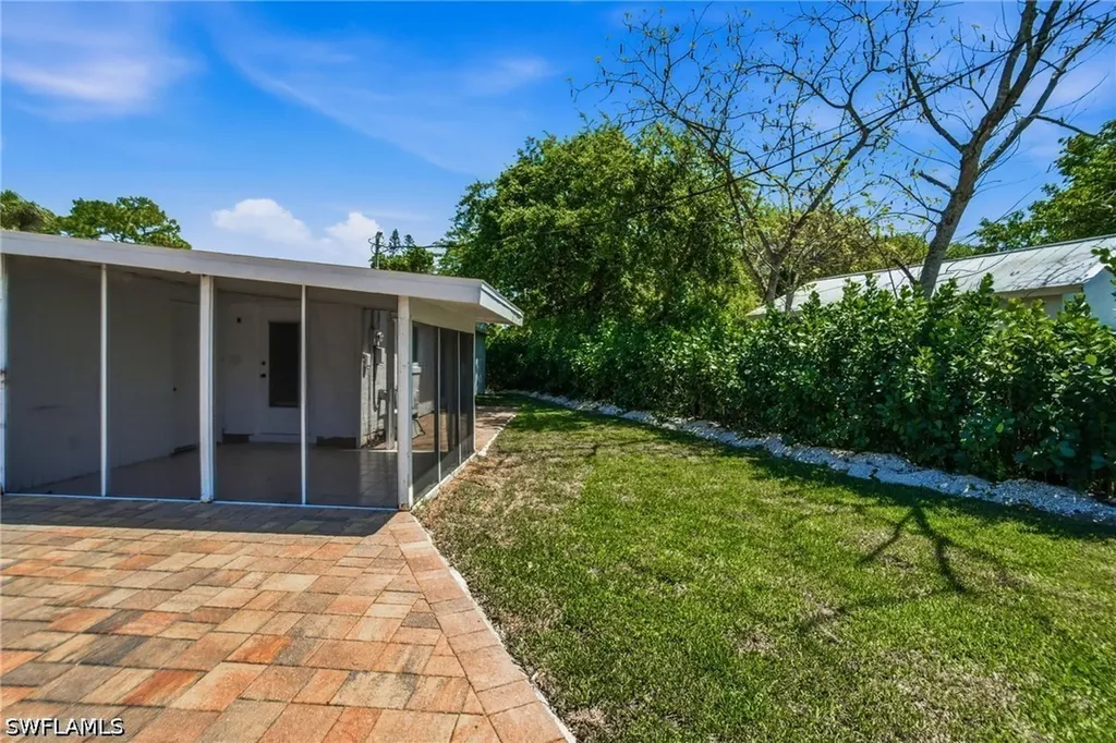 2300 Estey Avenue Naples FL 34104