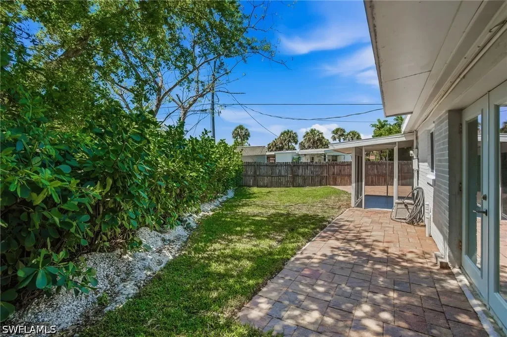 2300 Estey Avenue Naples FL 34104