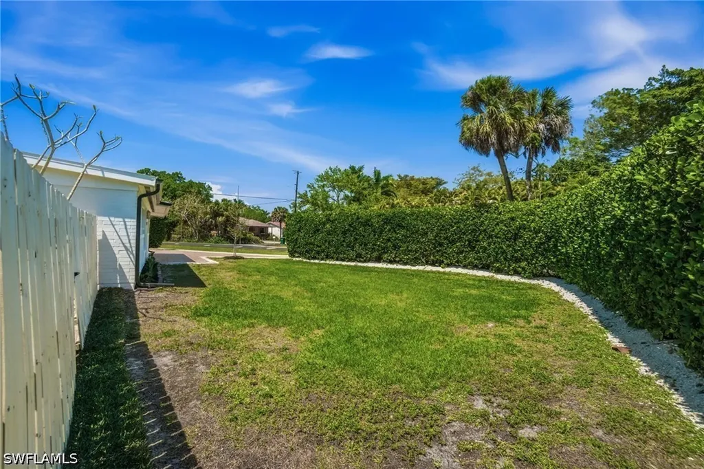 2300 Estey Avenue Naples FL 34104