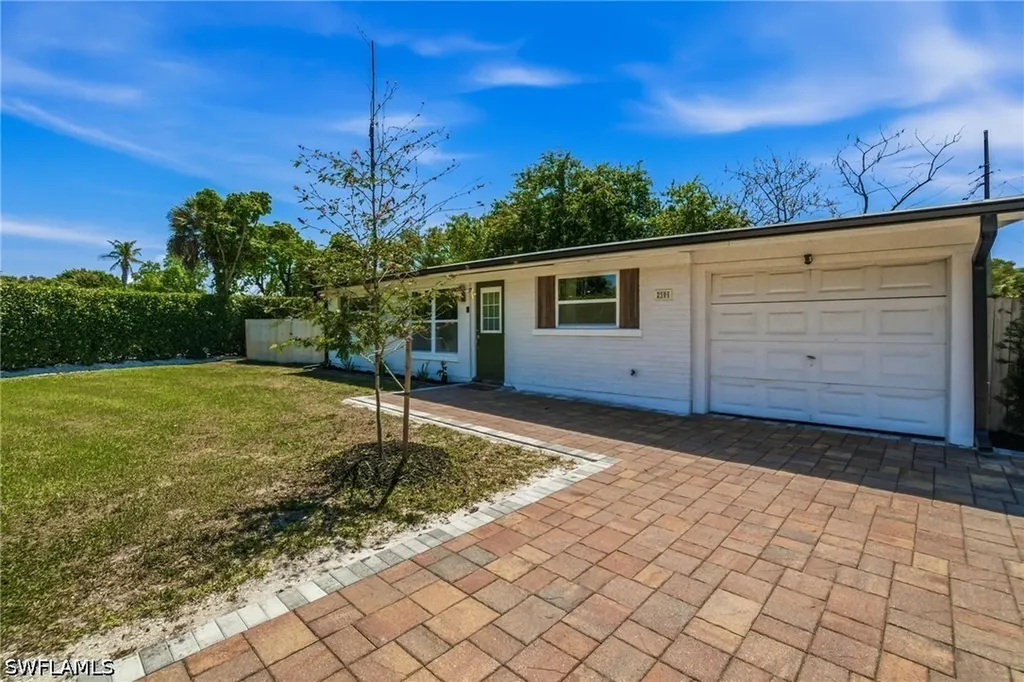 2300 Estey Avenue Naples FL 34104