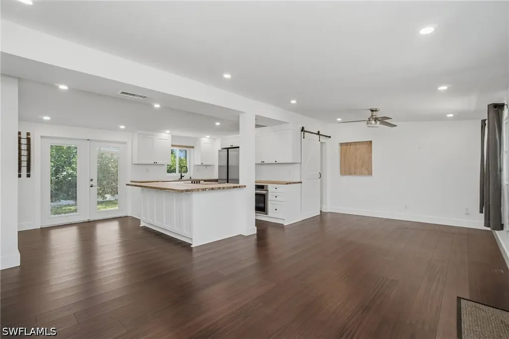 2300 Estey Avenue Naples FL 34104