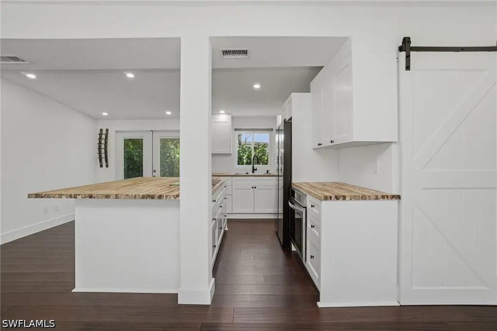 2300 Estey Avenue Naples FL 34104