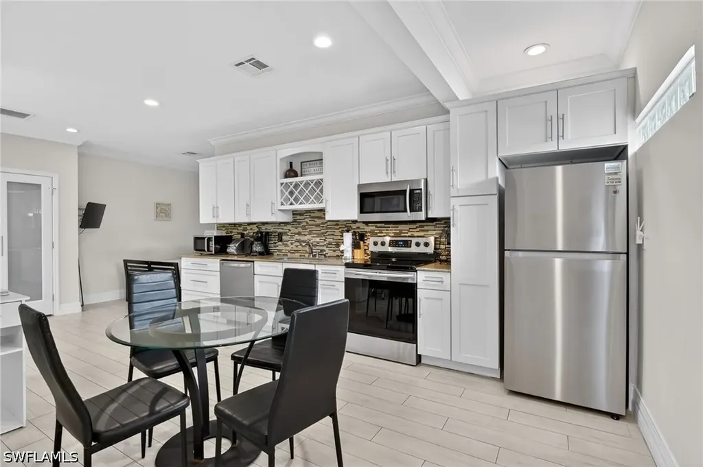 533 98th Avenue N Naples FL 34108