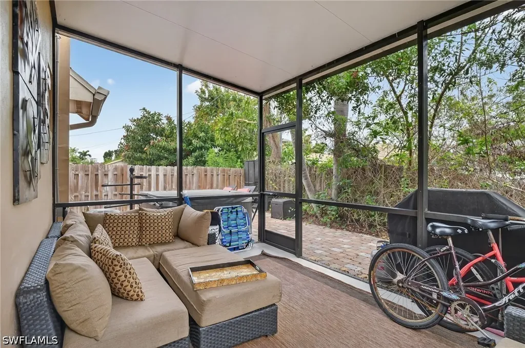 533 98th Avenue N Naples FL 34108