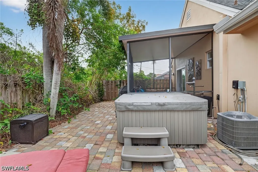 533 98th Avenue N Naples FL 34108