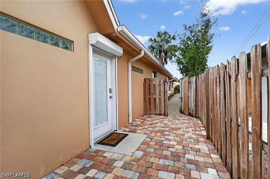 533 98th Avenue N Naples FL 34108