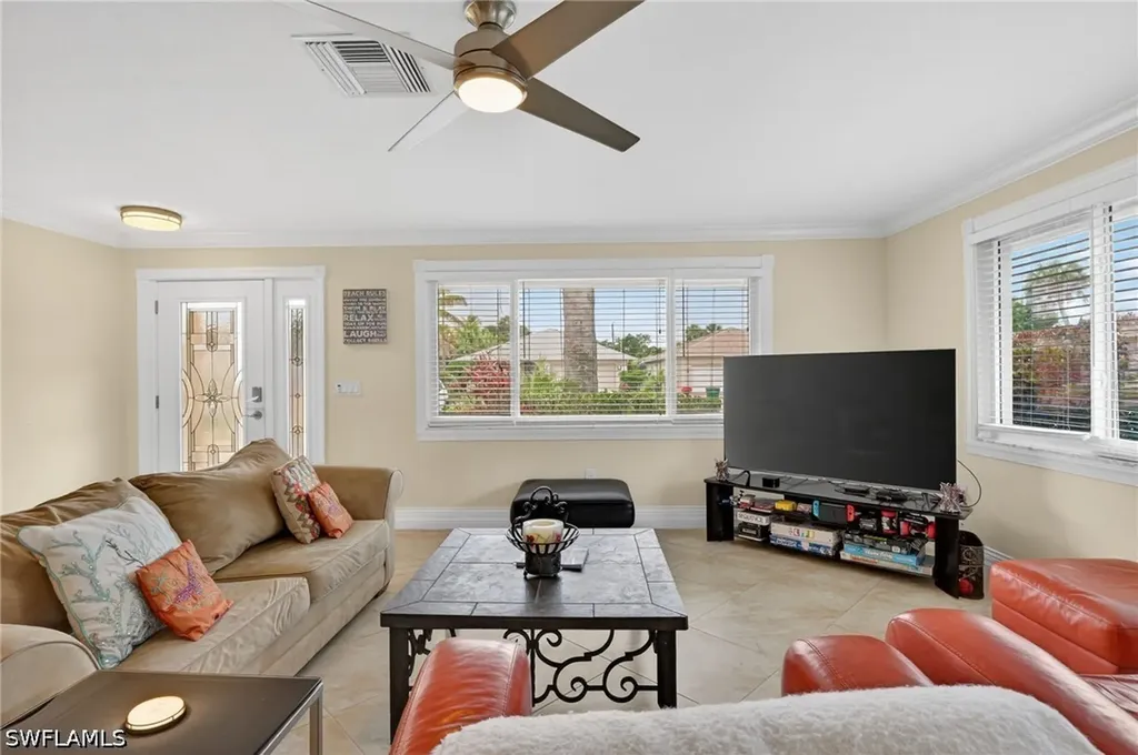 533 98th Avenue N Naples FL 34108